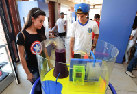 Alunos em atividade na Semana Nacional e Municipal de Ciência e Tecnologia  Campinas/2014 - Crédito: Carlos Bassan